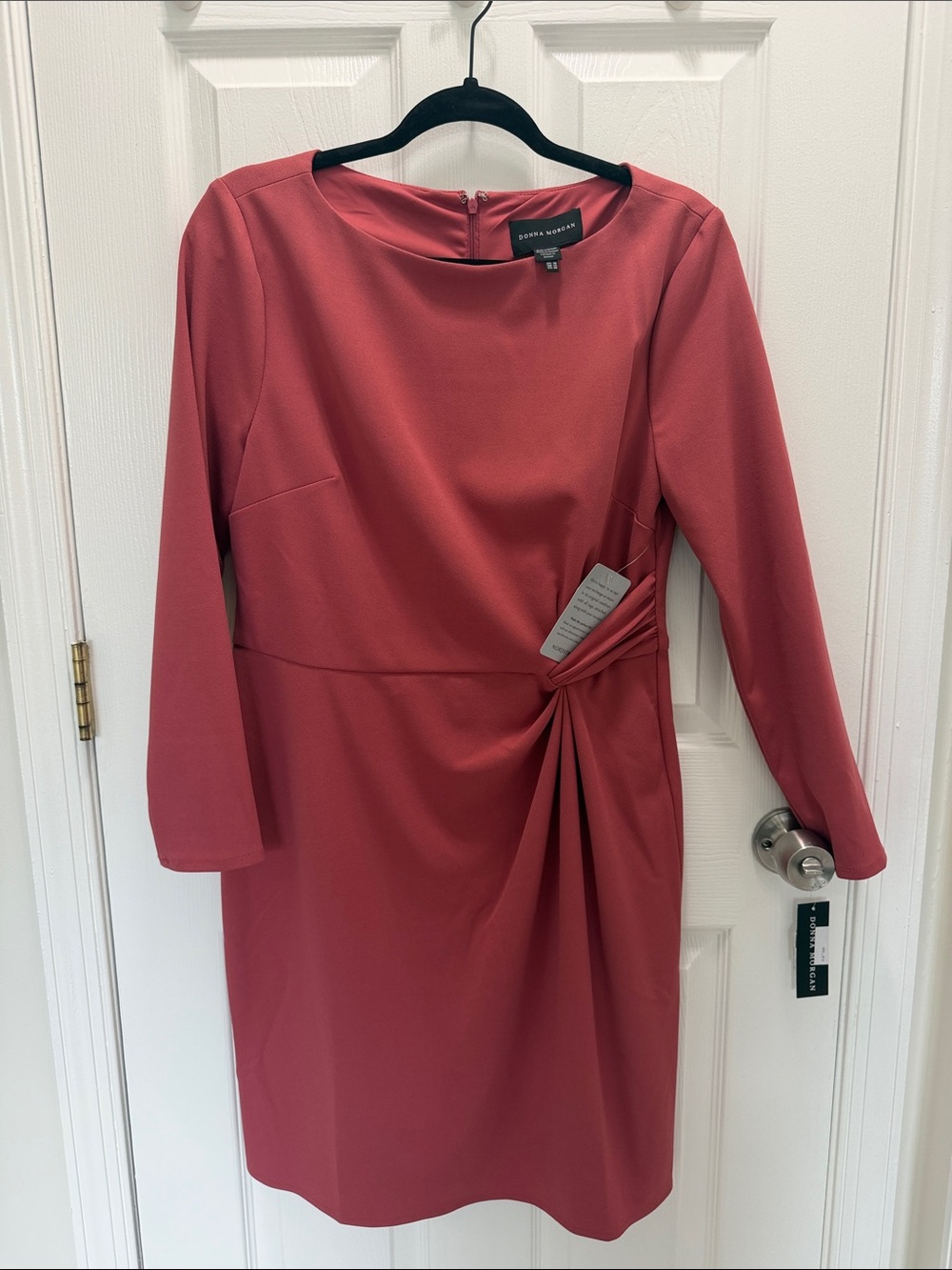 Donna Morgan Rose Twist-Detail Long Sleeve Sheath Dress